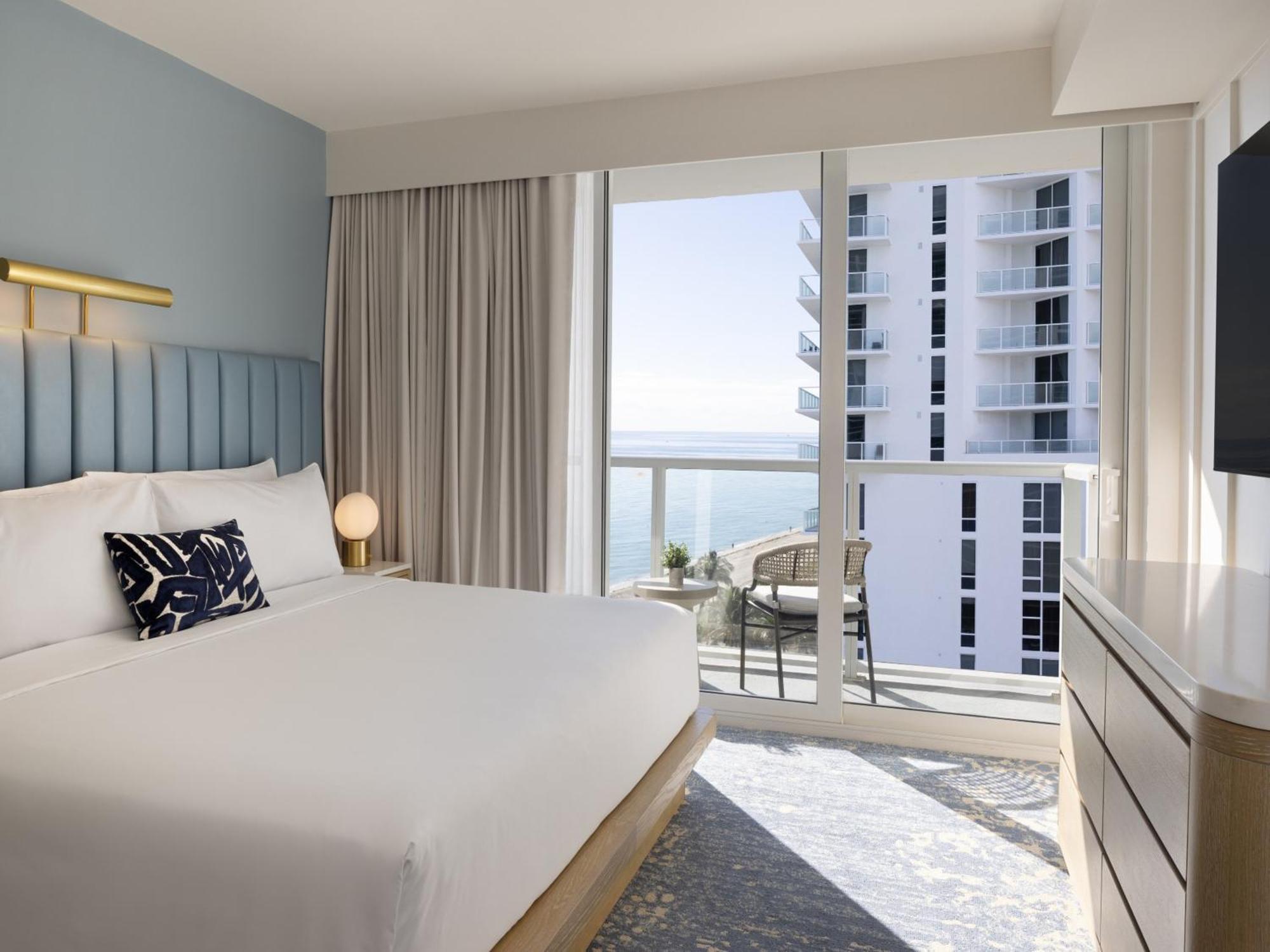 Ocean View King Room Balcony-Newly Renovated